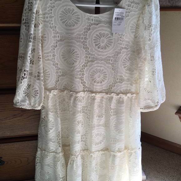 Ivory Vintage and Lace-like Dress - Picture 3 of 3